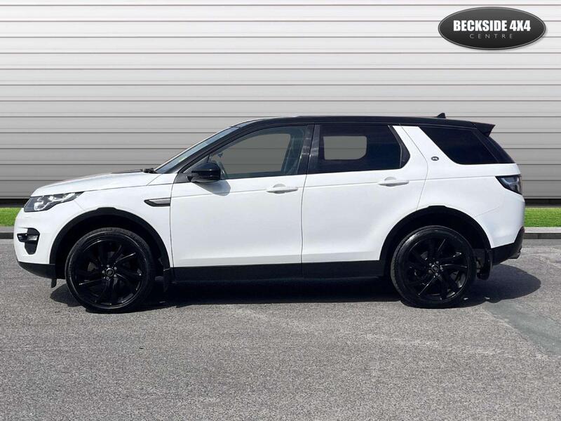 Land Rover Discovery Sport view 5