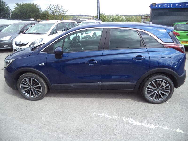 Vauxhall Crossland X view 4