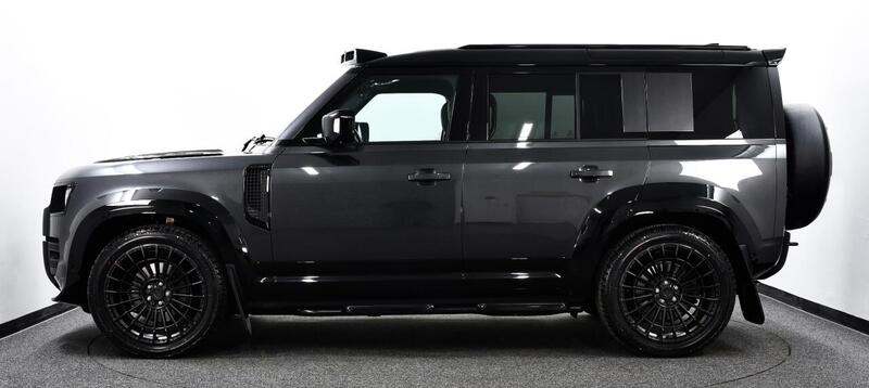 Land Rover Defender 110 view 4