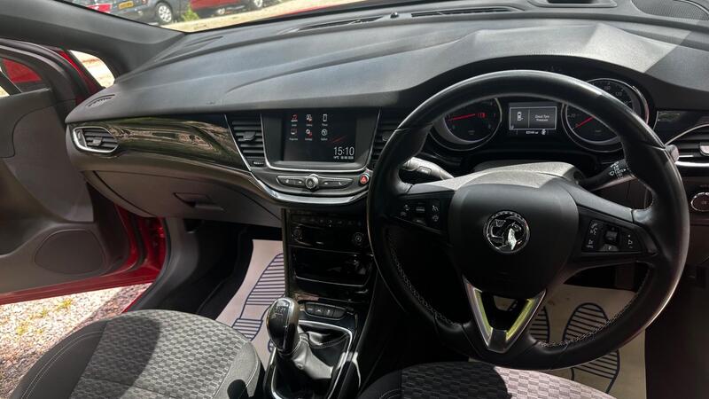 2017 Vauxhall Astra — photo 10