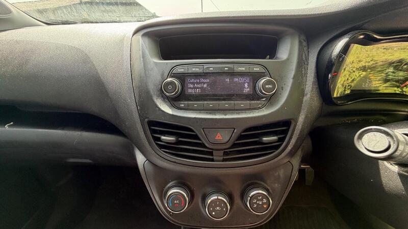 2017 Vauxhall Viva — photo 9