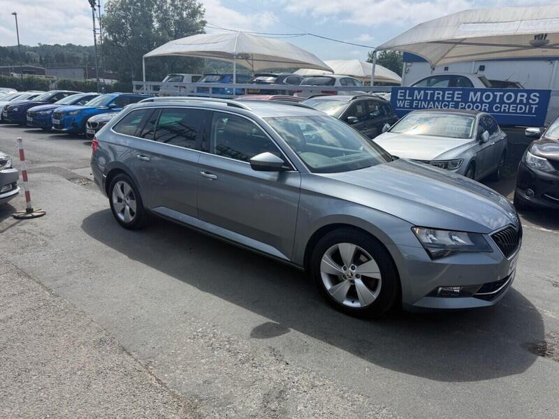 Skoda Superb view 5