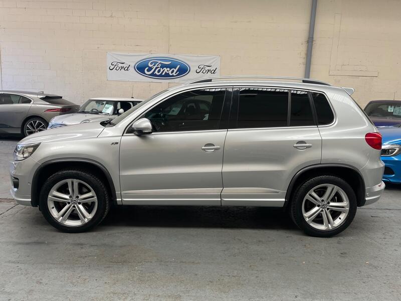Volkswagen Tiguan view 4