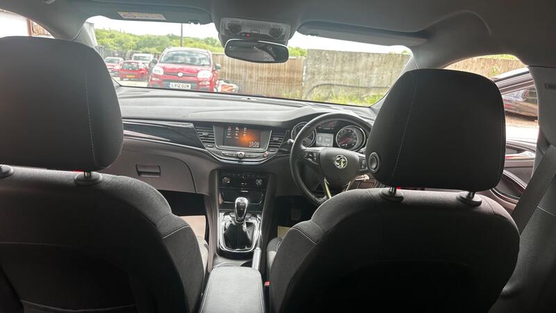 2017 Vauxhall Astra — photo 11