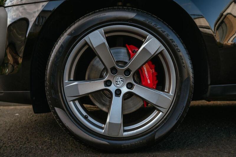 Porsche Macan view 3