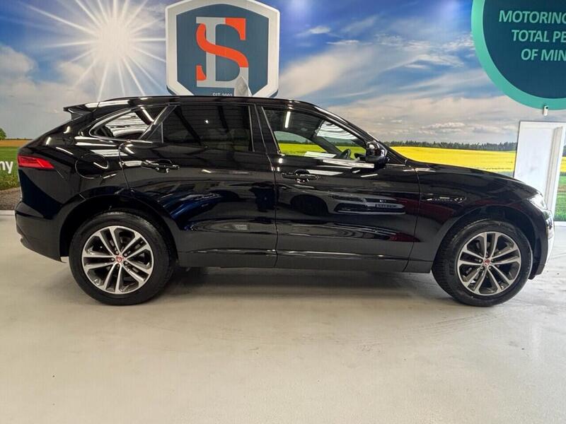 Jaguar F-Pace view 4