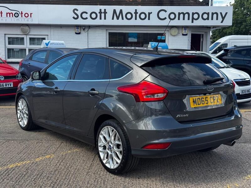 Ford Focus view 2