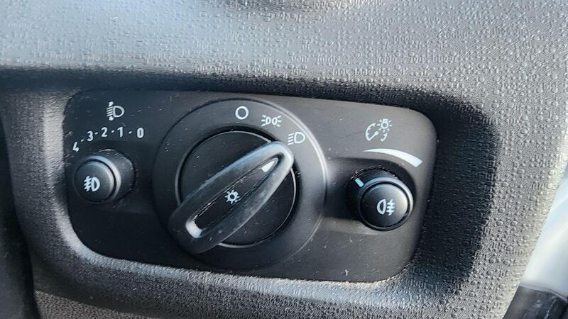2015 Ford Fiesta — photo 34