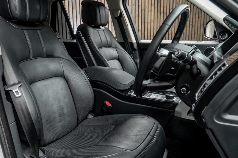 Land Rover Range Rover view 2