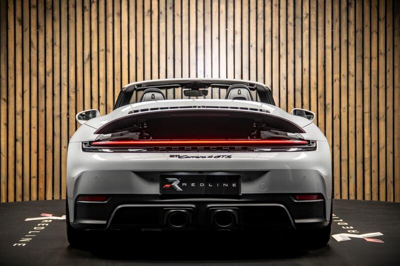 Porsche 911 view 6
