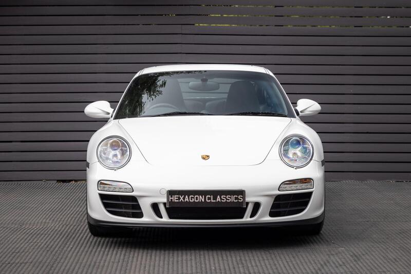 Porsche 911 view 6