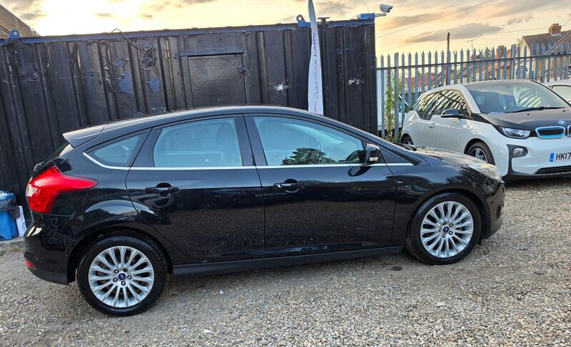 Ford Focus 1.6T EcoBoost Titanium X Euro 5 (s/s) 5dr thumbnail 6