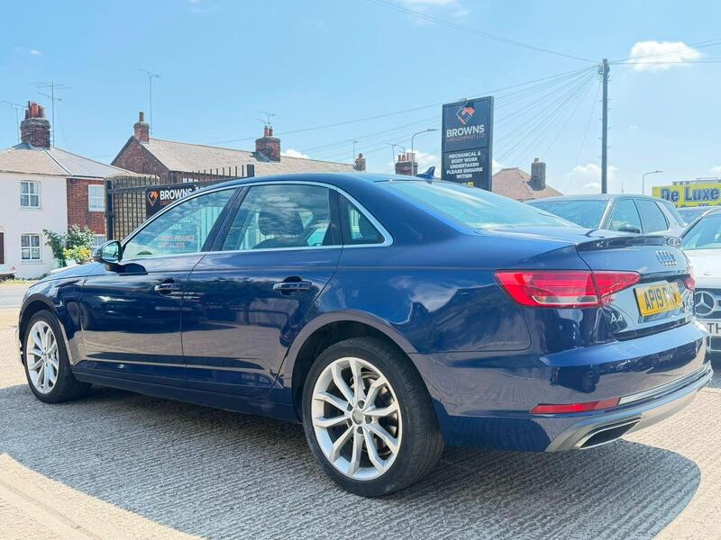 Audi A4 view 4