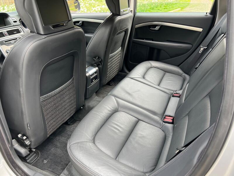 Volvo XC70 view 34