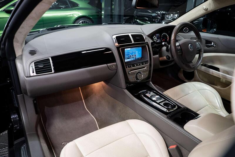Jaguar XKR view 4