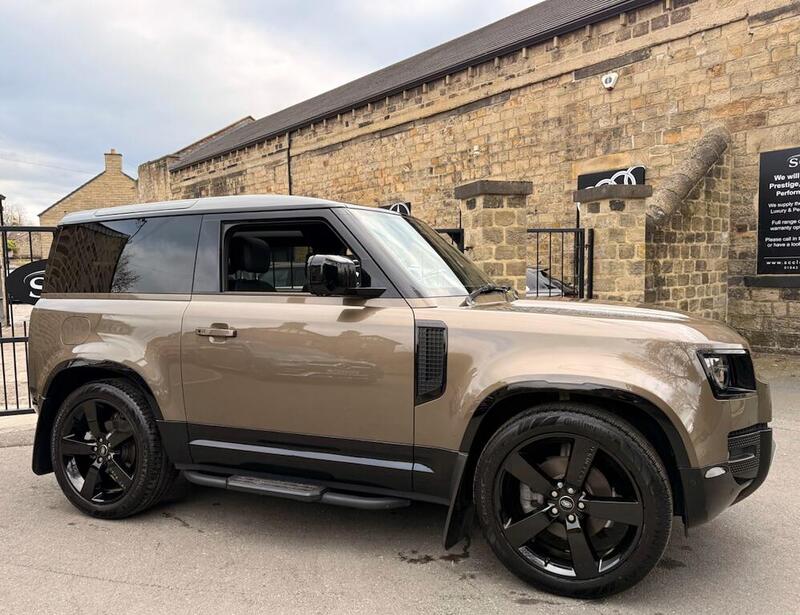 Land Rover Defender 90 view 5