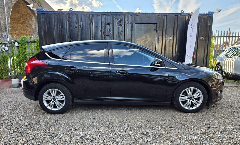 Ford Focus 1.6 Titanium Navigator Powershift Euro 5 5dr thumbnail 5