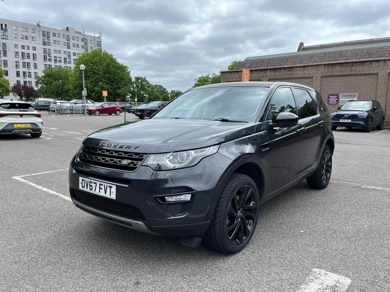 Land Rover Discovery Sport view 3