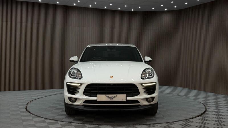 Porsche Macan view 4