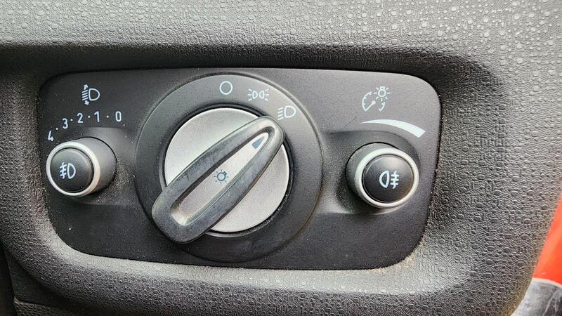 2012 Ford Fiesta — photo 34