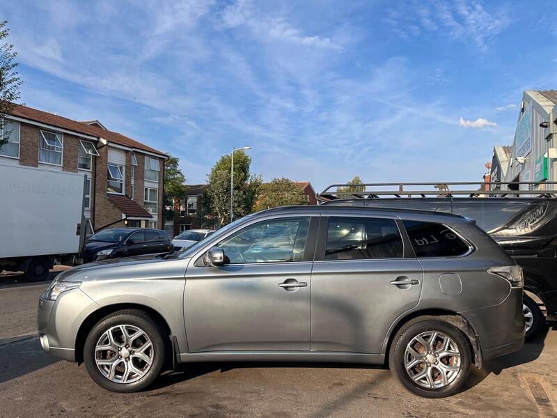 Mitsubishi Outlander view 5