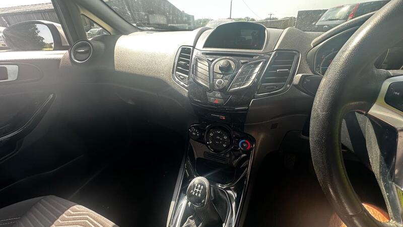 2013 Ford Fiesta — photo 7