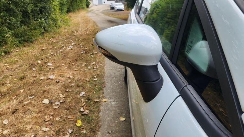 2013 Ford Fiesta — photo 40