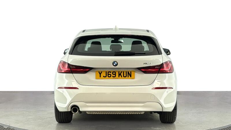 BMW 1 Series view 5
