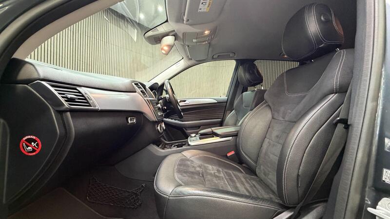 Mercedes-Benz M Class view 3