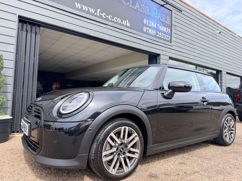 Mini Cooper MINI Cooper view 5