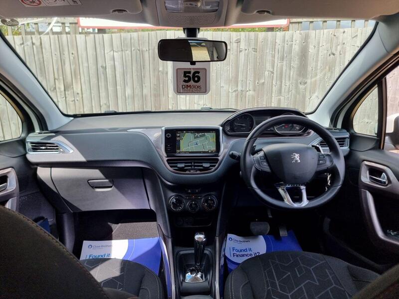 Peugeot 2008 view 6