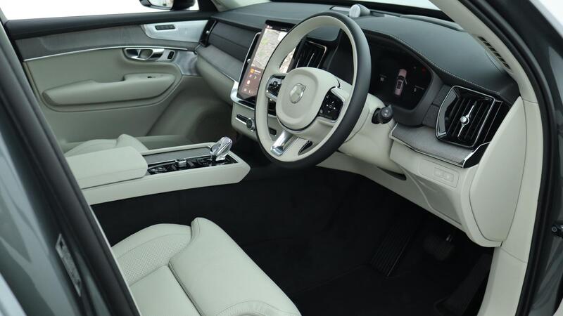 Volvo XC90 view 4