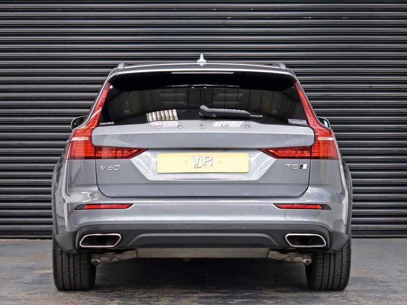 Volvo V60 Cross Country view 5