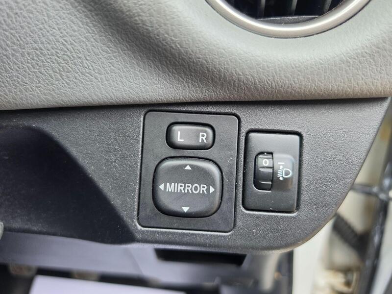 Toyota Yaris 1.33 Dual VVT-i Icon Euro 5 5dr Euro 5 thumbnail 14