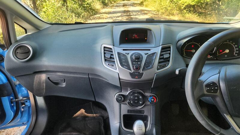 2009 Ford Fiesta — photo 26