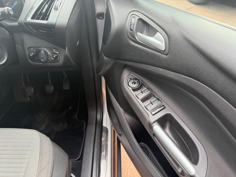 Ford C-Max view 6