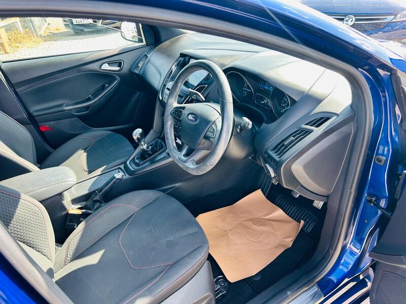 Ford Focus view 2