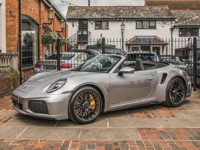 Porsche 911 view 6