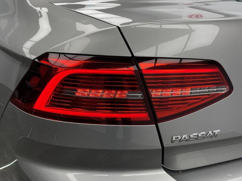 Volkswagen Passat view 31