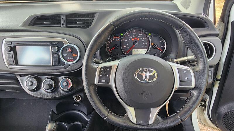 2012 Toyota Yaris — photo 24