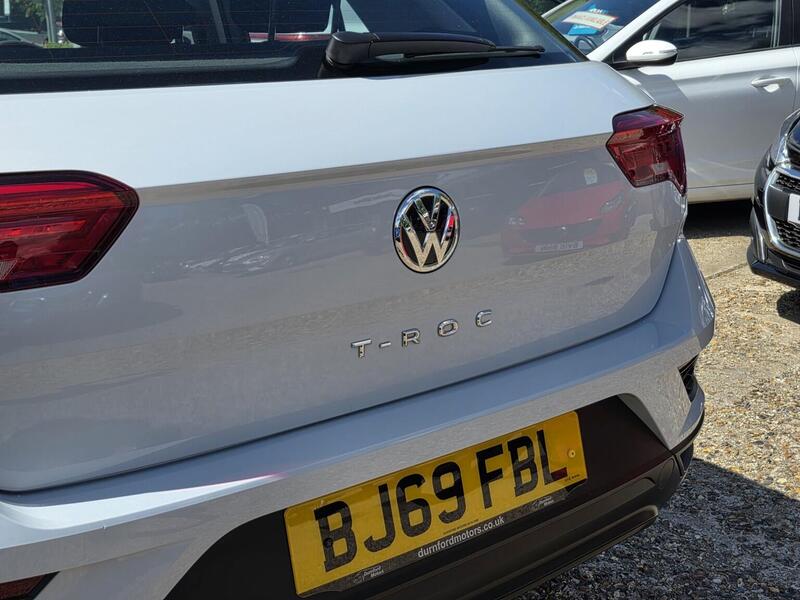 Volkswagen T-Roc view 7