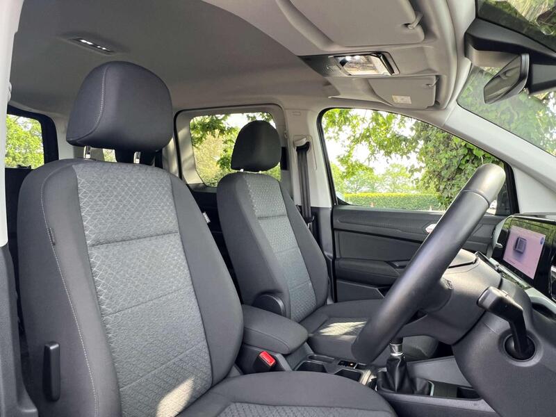 Ford Tourneo Connect view 5