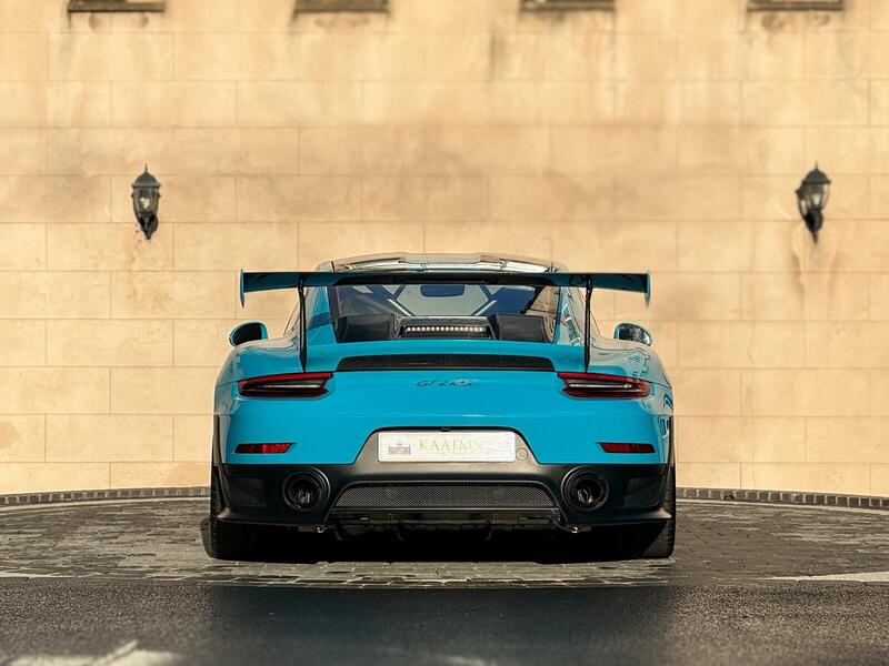 Porsche 911 view 7