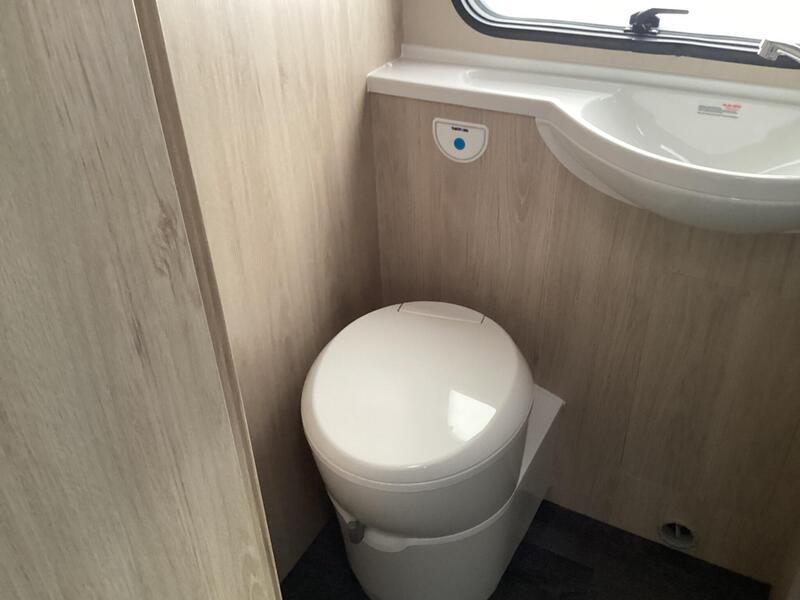 Auto-Trail Expedition C71 — image 41