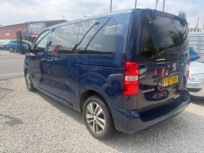 Peugeot Traveller view 4