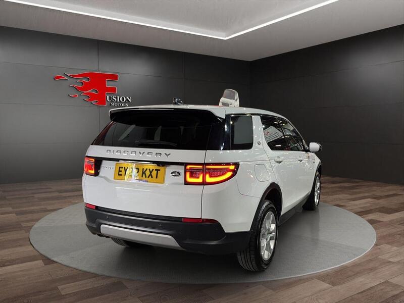 Land Rover Discovery Sport view 7
