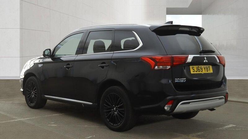 Mitsubishi Outlander view 4