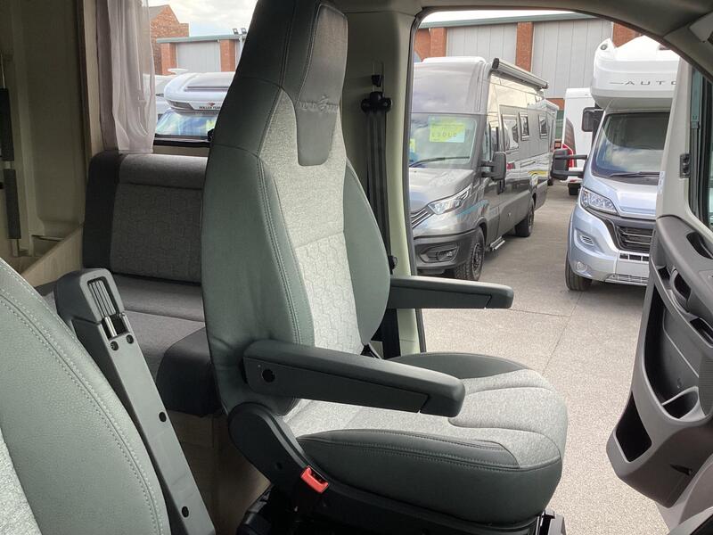 Auto-Trail Expedition C71 — image 9