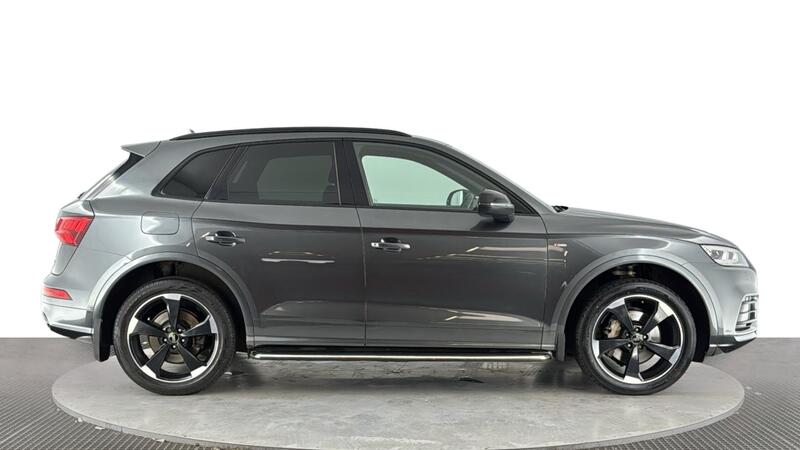Audi Q5 view 3
