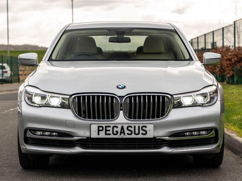 BMW 7 Series view 7